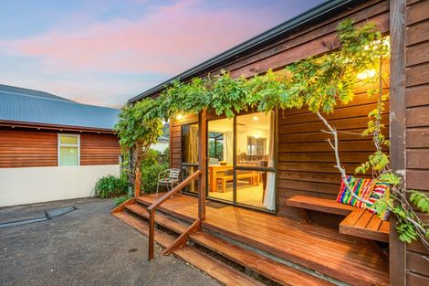 Photo of property in 105 Marine Parade, Eastbourne, Lower Hutt, 5013