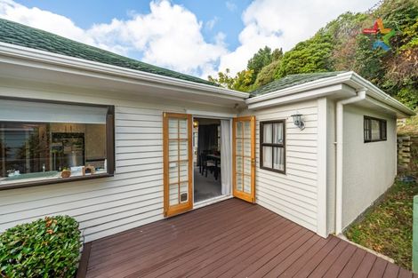 Photo of property in 8 Hawthorn Crescent, Stokes Valley, Lower Hutt, 5019