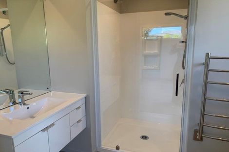 Photo of property in 2 Kahu Close, Wanaka, 9305