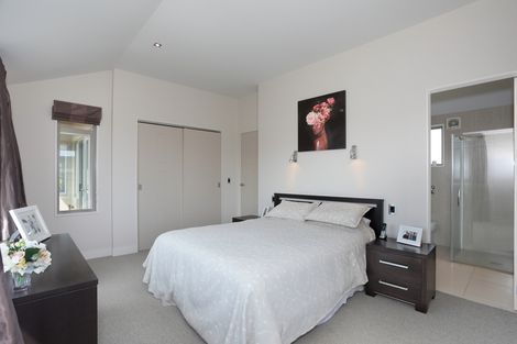 Photo of property in 29 Ngahere Park Road, Turitea, Palmerston North, 4472