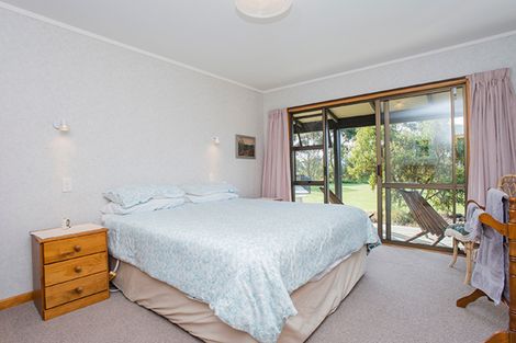 Photo of property in 52 Saddler Road, Muriwai, Gisborne, 4072
