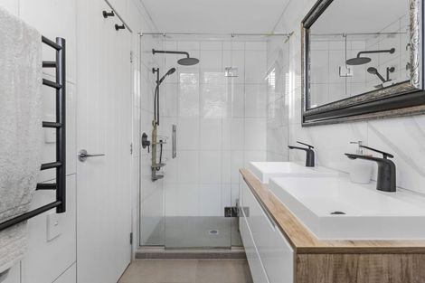 Photo of property in 9a Mirage Place, Beach Haven, Auckland, 0626