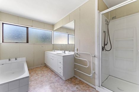 Photo of property in 17 Polkinghorne Drive, Manly, Whangaparaoa, 0930