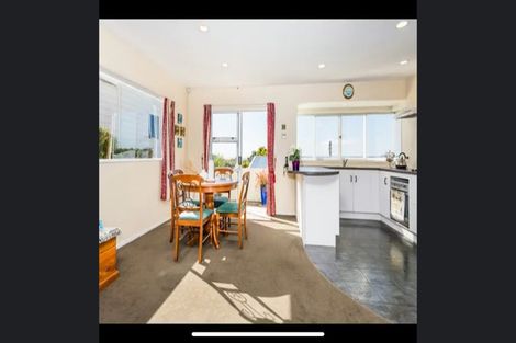 Photo of property in 1/4 Girrahween Drive, Totara Vale, Auckland, 0629