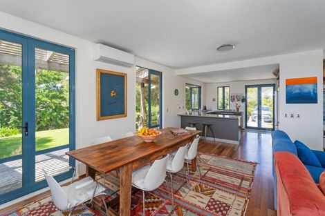 Photo of property in 92 Hahei Beach Road, Hahei, Whitianga, 3591