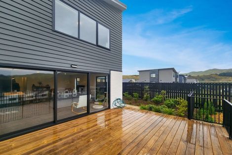 Photo of property in 44 Oakum Road, Whitby, Porirua, 5024