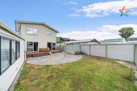 Photo of property in 30 Matthews Road, Wainuiomata, Lower Hutt, 5014