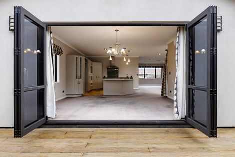 Photo of property in 30 Sandwich Road, St Andrews, Hamilton, 3200