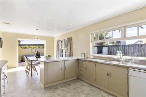 Photo of property in 11 Fielding Crescent, Farm Cove, Auckland, 2012