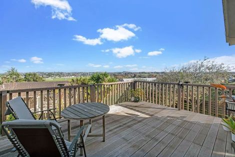 Photo of property in 16 Lewisham Street, Highland Park, Auckland, 2010