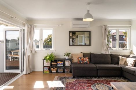 Photo of property in 58 Ngatai Road, Otumoetai, Tauranga, 3110