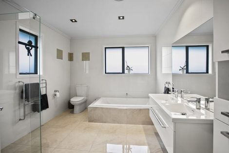 Photo of property in 12 Gleneagles Way, Waiwhakaiho, New Plymouth, 4312