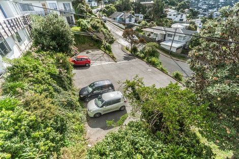 Photo of property in 2/5 Wye Street, Island Bay, Wellington, 6023