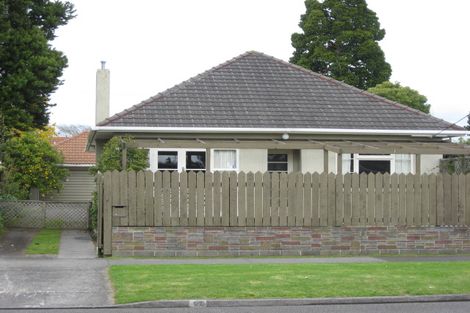 Photo of property in 17 Wallath Road, Westown, New Plymouth, 4310