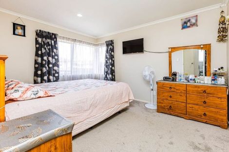 Photo of property in 27 Hill Crescent, Papakura, 2110