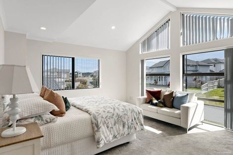 Photo of property in 10 Ascension Crescent, Orewa, 0931