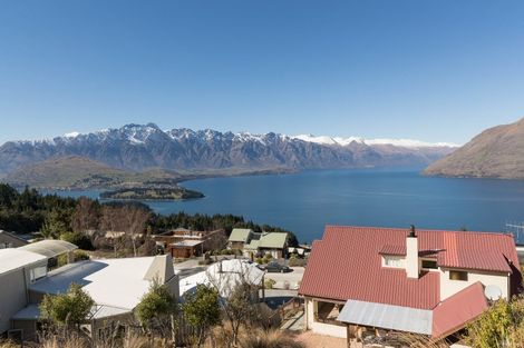 Photo of property in 141 Wynyard Crescent, Fernhill, Queenstown, 9300