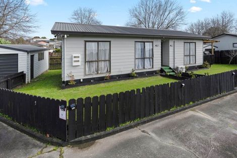 Photo of property in 1/11 Blackgate Place, Weymouth, Auckland, 2103