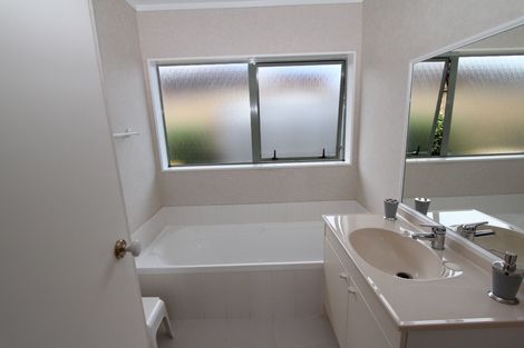 Photo of property in 3 Matilda Place, Weymouth, Auckland, 2103