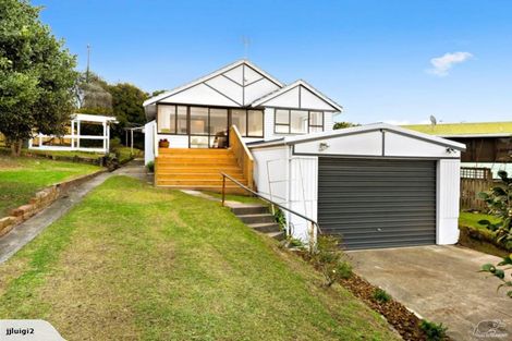 Photo of property in 1/31 Browns Bay Road, Browns Bay, Auckland, 0630