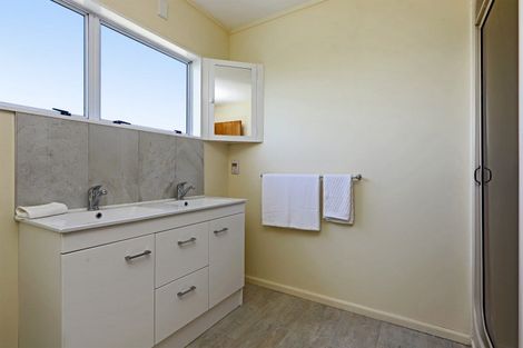 Photo of property in 8 Neeve Road, Taradale, Napier, 4112