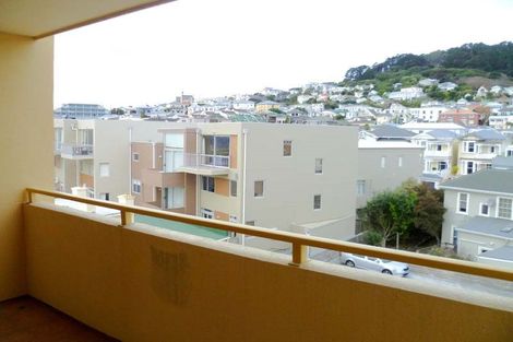 Photo of property in 5d/5 Kent Terrace, Mount Victoria, Wellington, 6011