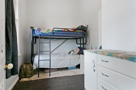 Photo of property in 233 Shakespeare Street, Leamington, Cambridge, 3432