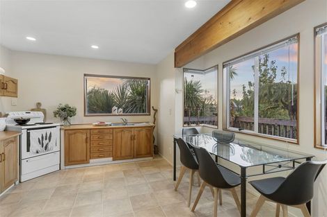 Photo of property in 1/51 Aeroview Drive, Beach Haven, Auckland, 0626