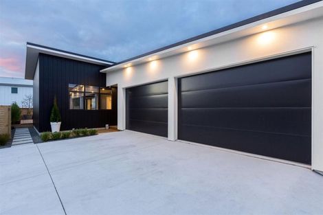 Photo of property in 6 Cartographer Way, Whitby, Porirua, 5024