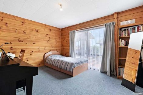 Photo of property in 151 Chivalry Road, Glenfield, Auckland, 0629