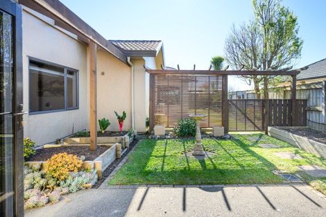 Photo of property in 48 Johnstone Drive, Fitzherbert, Palmerston North, 4410