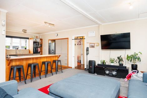 Photo of property in 80 Willoughby Street, Halcombe, Feilding, 4779