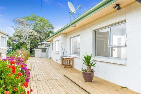 Photo of property in 1/3 Exmouth Road, Northcote, Auckland, 0627