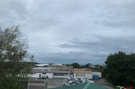 Photo of property in 765 East Coast Road, Northcross, Auckland, 0630