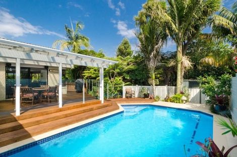 Photo of property in 7 Oakpark Place, West Harbour, Auckland, 0618