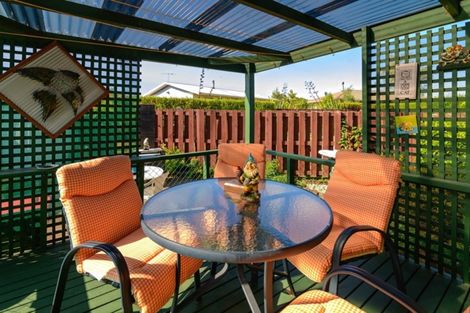 Photo of property in 25 Matthew Place, Kawaha Point, Rotorua, 3010