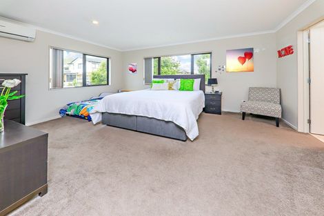 Photo of property in 18 Andover Way, Goodwood Heights, Auckland, 2105