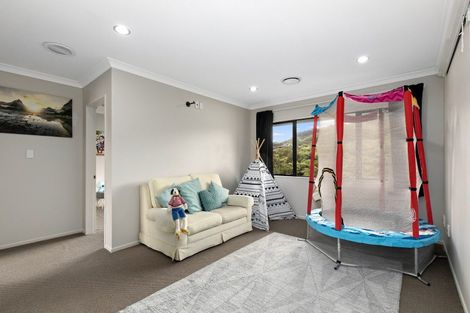 Photo of property in 73 Percy Kinsman Crescent, Riverstone Terraces, Upper Hutt, 5018