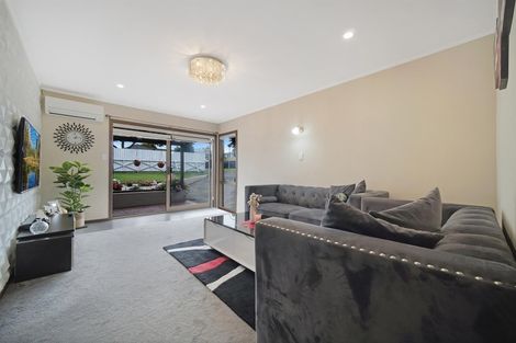 Photo of property in 1/8 Mcinnes Road, Weymouth, Auckland, 2103