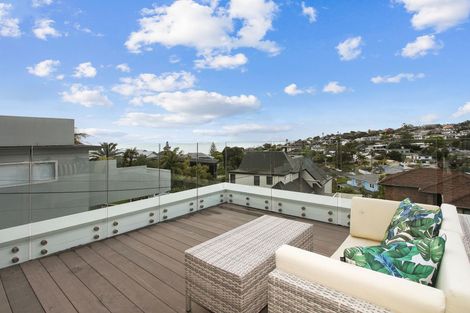 Photo of property in 4a Korotaha Terrace, Rothesay Bay, Auckland, 0630