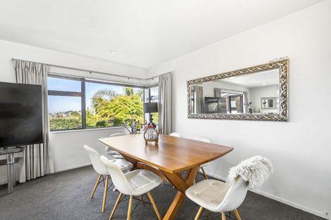 Photo of property in 2/16 Law Street, Torbay, Auckland, 0630