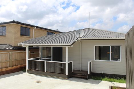 Photo of property in 2 Bill Phillip Place, Clendon Park, Auckland, 2103