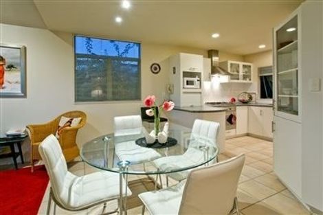 Photo of property in 2/24 Shakespeare Road, Milford, Auckland, 0620