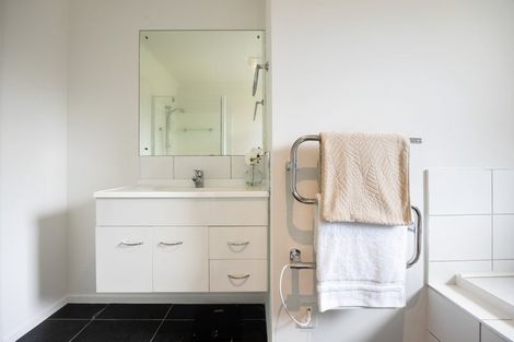 Photo of property in 1 Glyll Close, Flagstaff, Hamilton, 3210