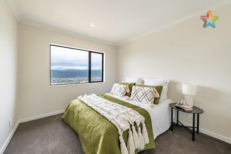 Photo of property in 8 Poto Road, Normandale, Lower Hutt, 5010