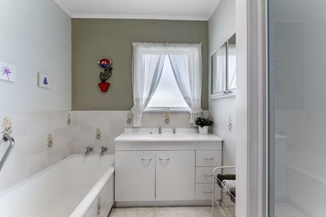 Photo of property in 60 Sylvia Road, Hillcrest, Auckland, 0627