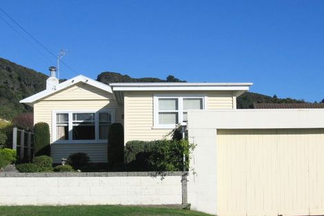 Photo of property in 13 Kauri Street, Eastbourne, Lower Hutt, 5013