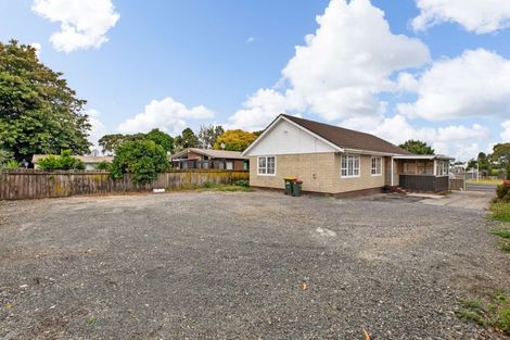 Photo of property in 422 Roscommon Road, Clendon Park, Auckland, 2103