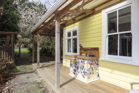 Photo of property in 25 Andersen Street, Blacks Point, Reefton, 7830