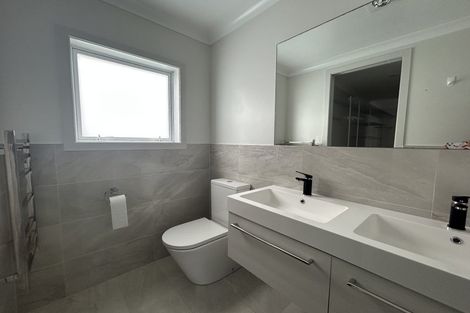 Photo of property in 10 Puroto Place, One Tree Point, 0118